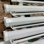 پرده نمایش برقی 84 اینچ دیواری اقتصادی