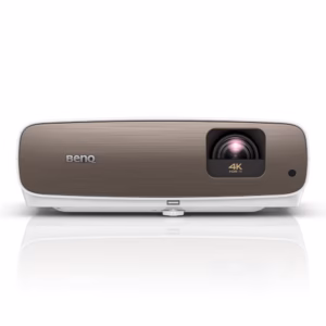 پروژکتور BenQ W2710i با طراحی سفید و لنز مرکزی، مناسب برای سینمای خانگی 4K
